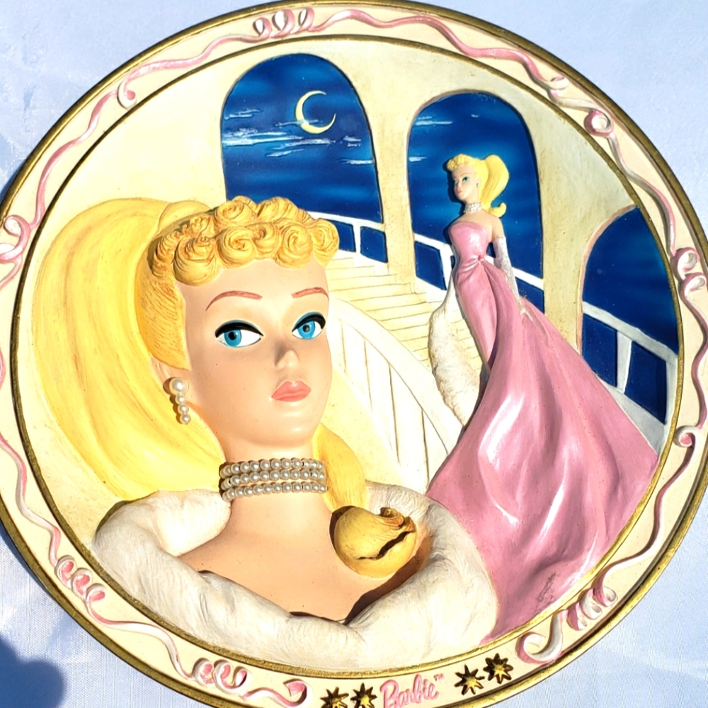 Multiple Collectable Barbie porcelain plates - Picture 5 of 16